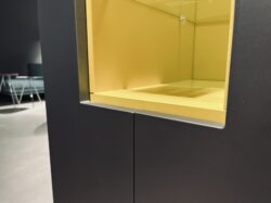 Interstar Assenaartje kast sale zwart geel - Mobiel Interieur