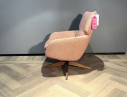 Leolux Lloyd Plus fauteuil en hocker sale - Mobiel Interieur