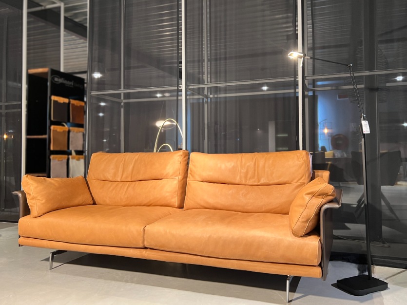 63821_209390_Molinari-Adone-bank-sale-2